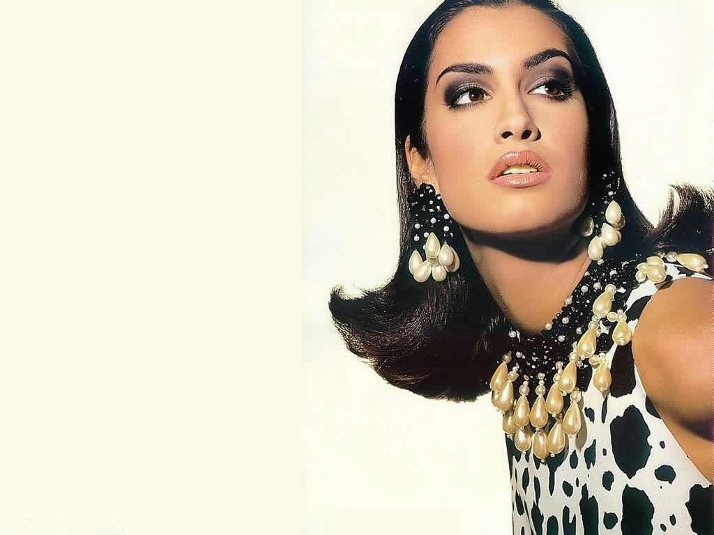 [yasmeen ghauri 1024x768[2].jpg]